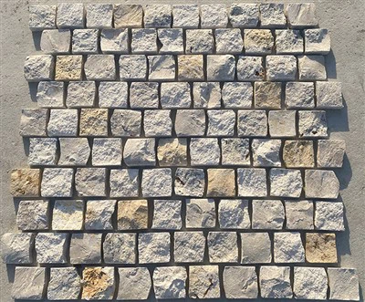 Tres de pavimento de travertino mixto